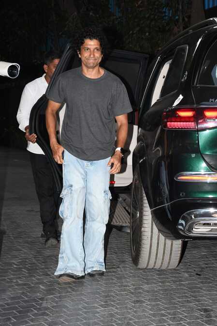 Farhan Akhtar was spotted arriving for the screening of Shape of Momo dressed in a grey t-shirt and blue denim. Farhan Akhtar was spotted arriving for the screening of Shape of Momo dressed in a grey t-shirt and blue denim.
